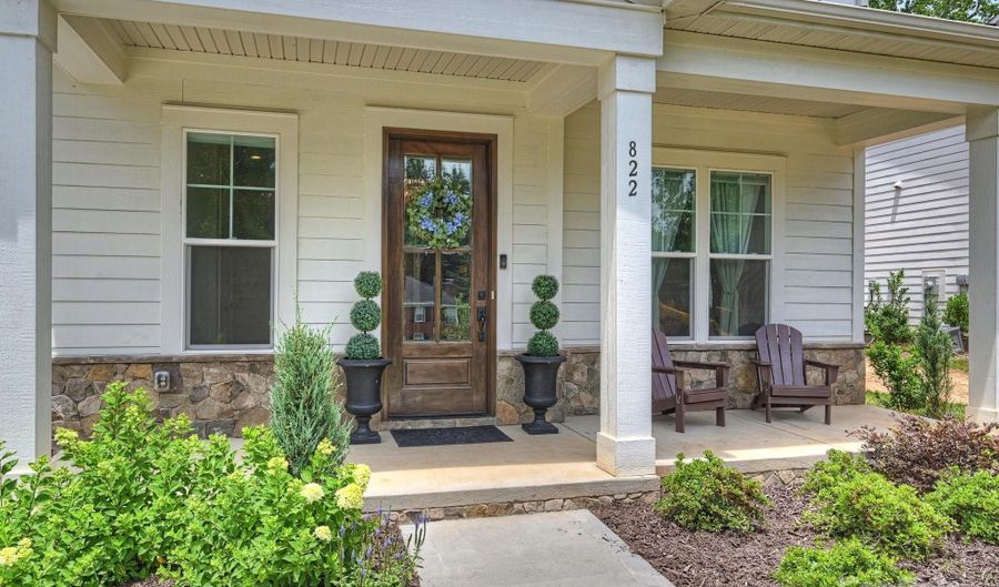 822 River Oaks Ln, Charlotte, NC 28226 - 5 Beds, 4 Bath