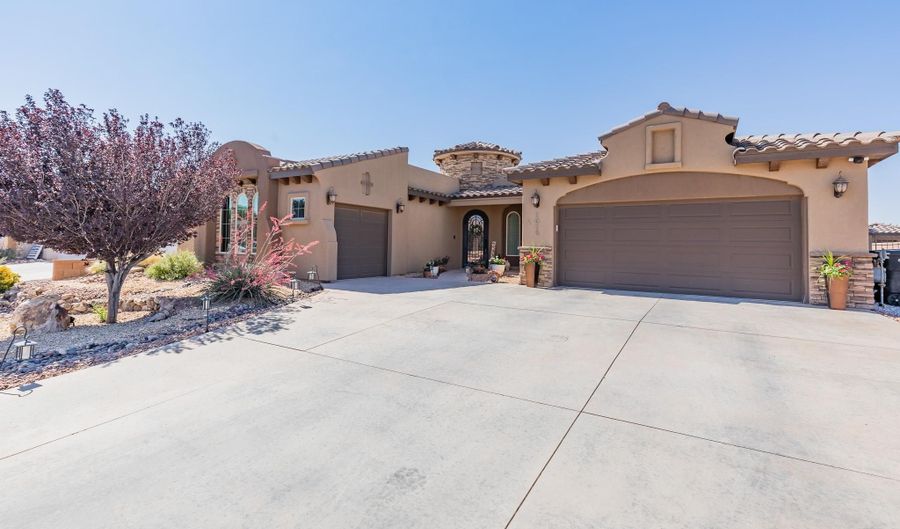 1015 Datura Dr, Alamogordo, NM 88310 - 4 Beds, 3 Bath