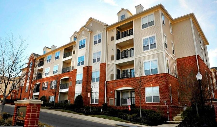 4850 EISENHOWER Ave #217, Alexandria, VA 22304 - 2 Beds, 2 Bath
