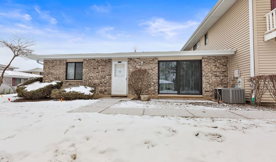 1303 YARMOUTH Ct 1303, Schaumburg, IL 60193 - 2 Beds, 1 Bath