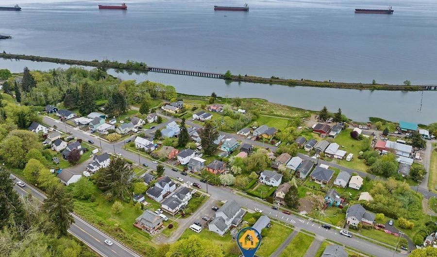 4841 CEDAR St, Astoria, OR 97103 - 4 Beds, 3 Bath