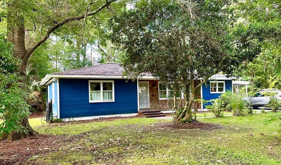 16 Adams St, Apalachicola, FL 32320 - 3 Beds, 2 Bath