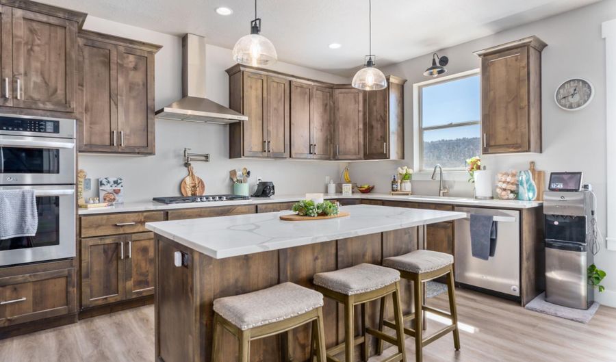 1061 E SMITHSONIAN Way, Apple Valley, UT 84737 - 7 Beds, 5 Bath