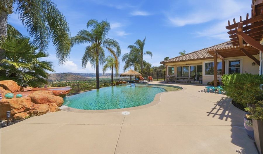 3508 Vista Corona, Fallbrook, CA 92028 - 5 Beds, 5 Bath