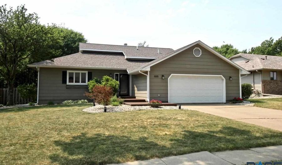 1005 E 61st St, Sioux Falls, SD 57108 - 3 Beds, 2 Bath