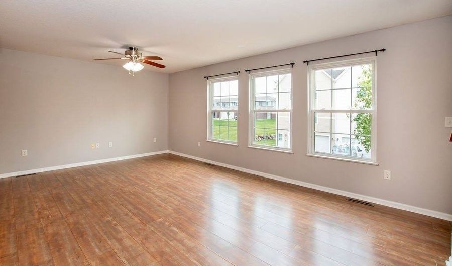 1062 10th Ave NW, Altoona, IA 50009 - 2 Beds, 2 Bath
