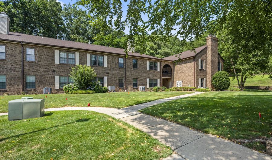 311 Wellington Pl, Aberdeen, NJ 07747 - 2 Beds, 2 Bath