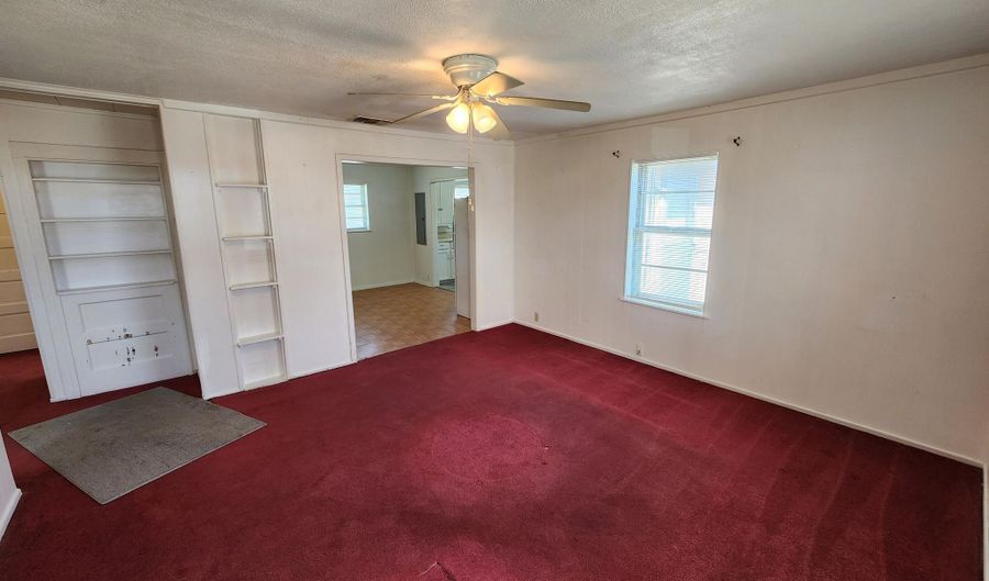 808 13th St, Abernathy, TX 79311 - 2 Beds, 1 Bath