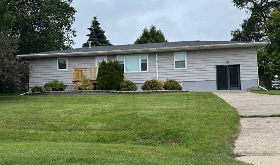 115 S 2nd St, Bristol, SD 57219 - 3 Beds, 2 Bath