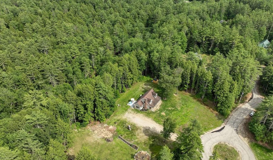 3 Holly Ln, Brookfield, NH 03872 - 3 Beds, 2 Bath
