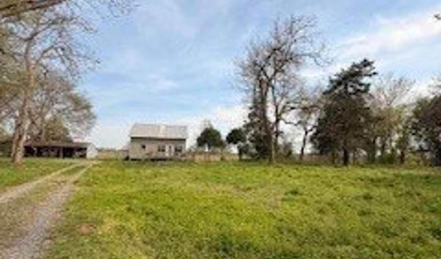 212 Gray St, Belcher, LA 71004 - 2 Beds, 2 Bath