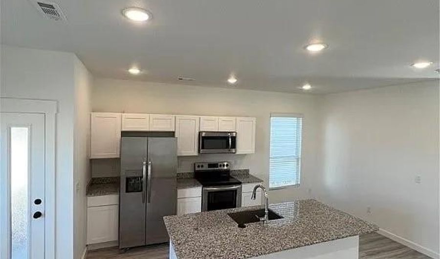 1040 Boardwalk Ave, Bentonville, AR 72713 - 3 Beds, 2 Bath