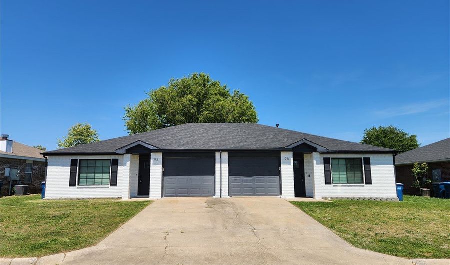 9 Holly Dr, Bentonville, AR 72712 - 6 Beds, 4 Bath