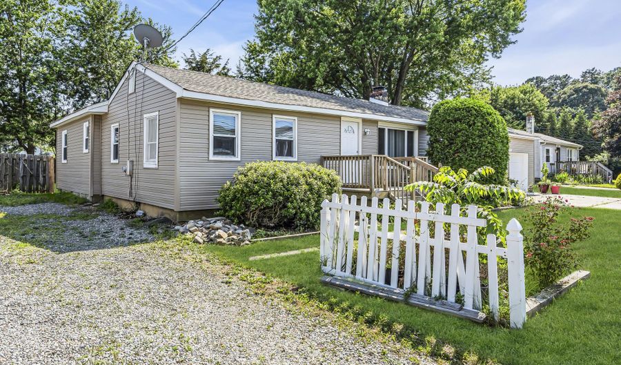 9 Frederick Dr, Bayville, NJ 08721 - 4 Beds, 2 Bath
