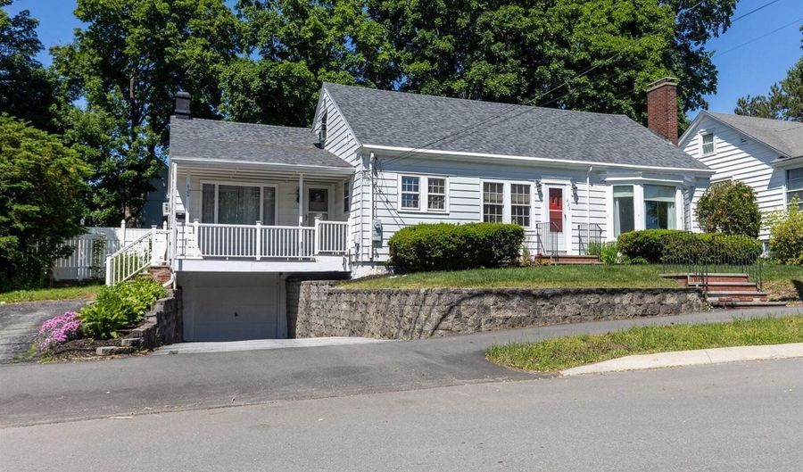 420 French St, Bangor, ME 04401 - 4 Beds, 3 Bath