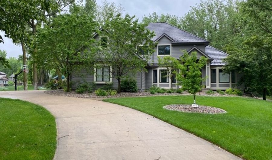 801 Sawgrass Trl, Dakota Dunes, SD 57049 - 5 Beds, 5 Bath