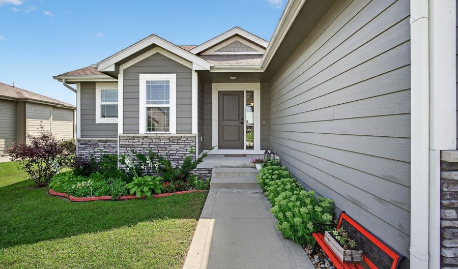 2027 NW 24th St, Ankeny, IA 50023 - 3 Beds, 3 Bath