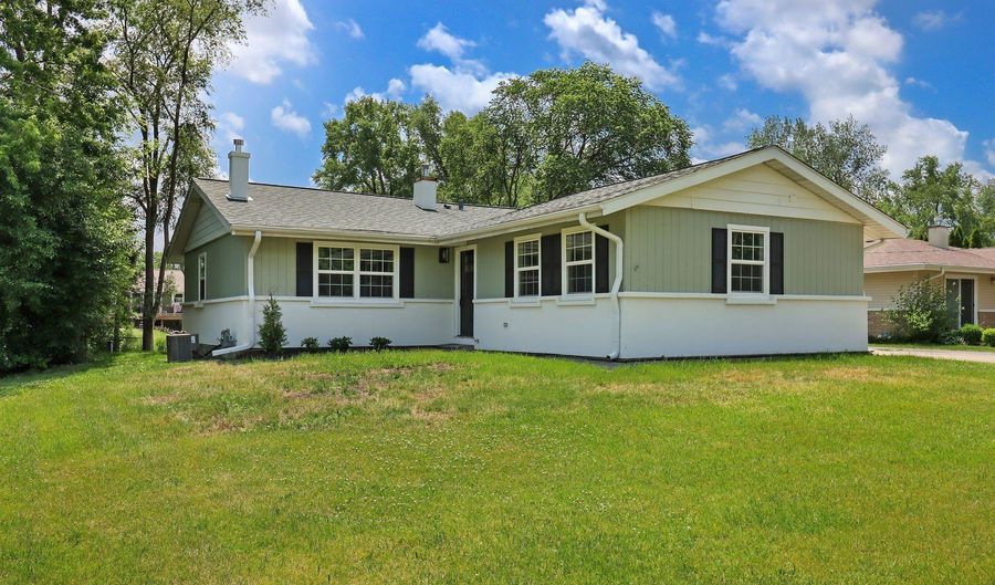 26097 W Channel Ave, Antioch, IL 60002 - 3 Beds, 3 Bath