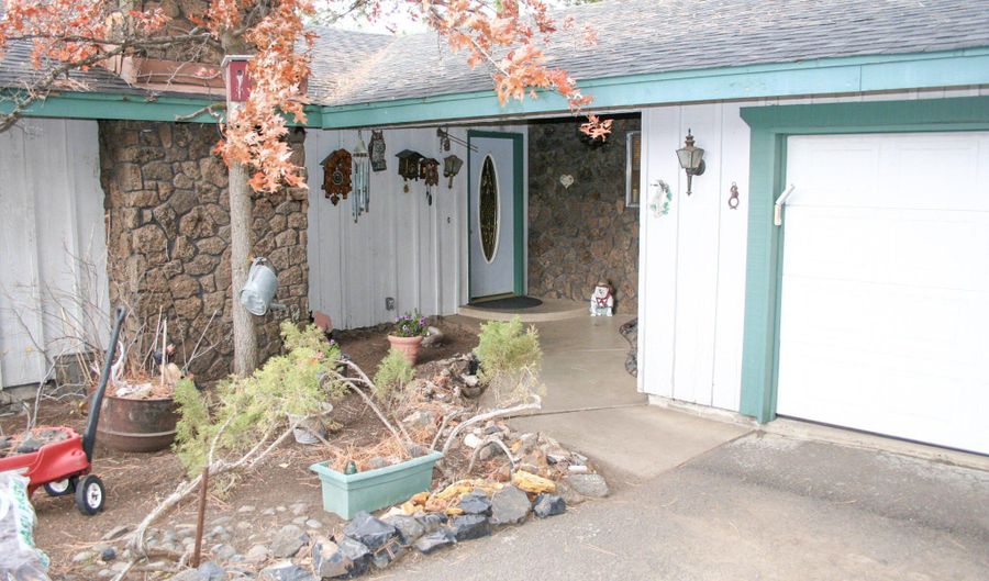 61207 Mokas Ct, Bly, OR 97622 - 3 Beds, 2 Bath