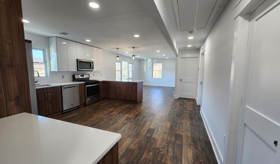 105 Summit Ave, Belford, NJ 07718 - 2 Beds, 2 Bath