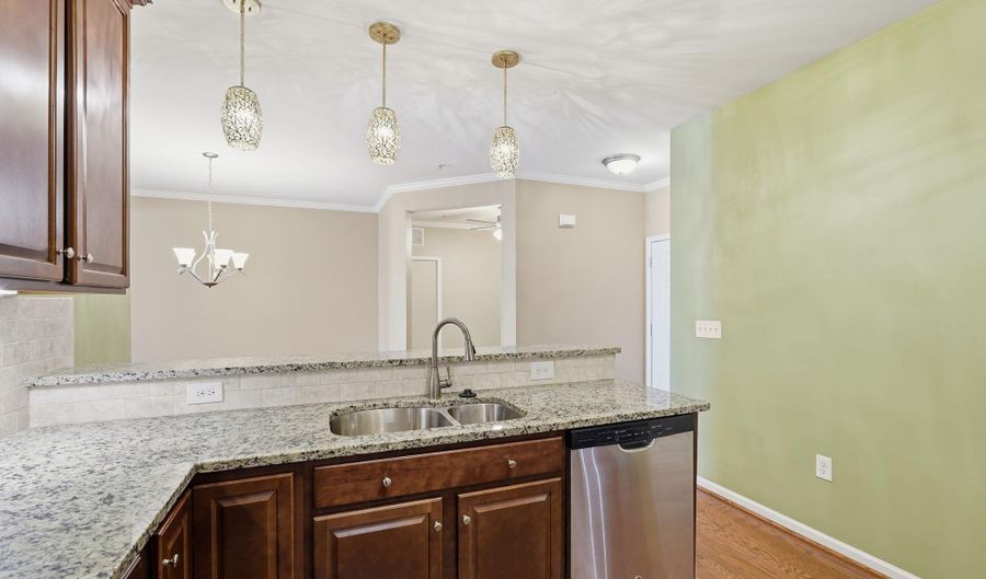 24637 WOOLLY MAMMOTH Ter 205, Aldie, VA 20105 - 3 Beds, 2 Bath
