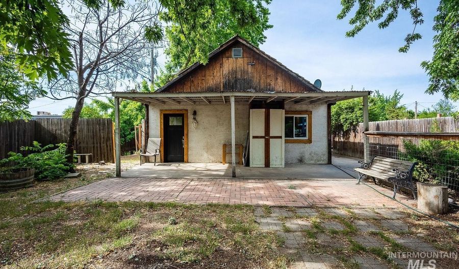 1021 W Chamberlin St, Boise, ID 83706 - 1 Beds, 1 Bath