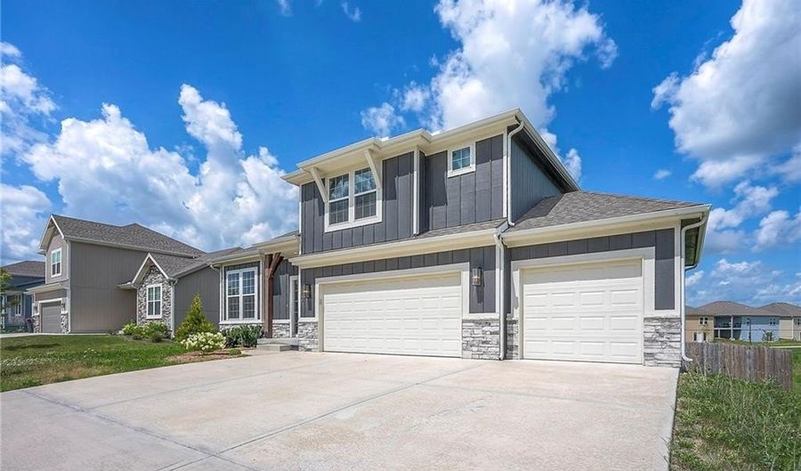 1632 N 157th Ln, Basehor, KS 66007 - 4 Beds, 3 Bath
