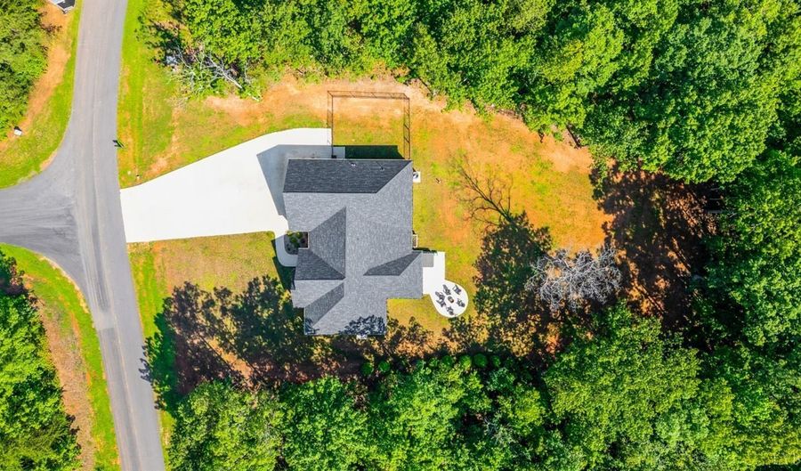 336 Somerset Dr, Appomattox, VA 24522 - 4 Beds, 4 Bath