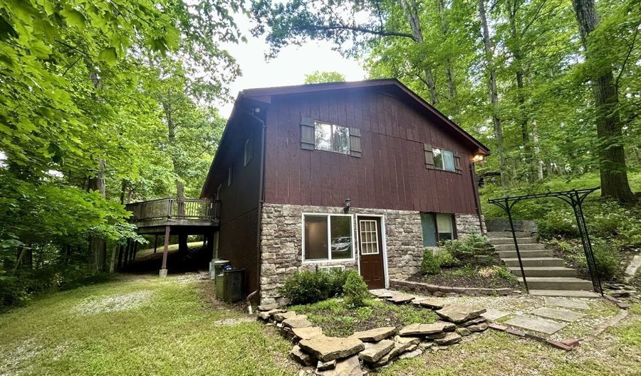 7257 Beechwood Dr, Athens, OH 45701 - 4 Beds, 3 Bath