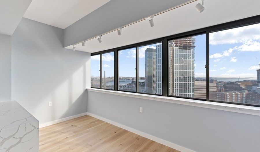 8 Whittier Pl 24E, Boston, MA 02114 - 2 Beds, 2 Bath