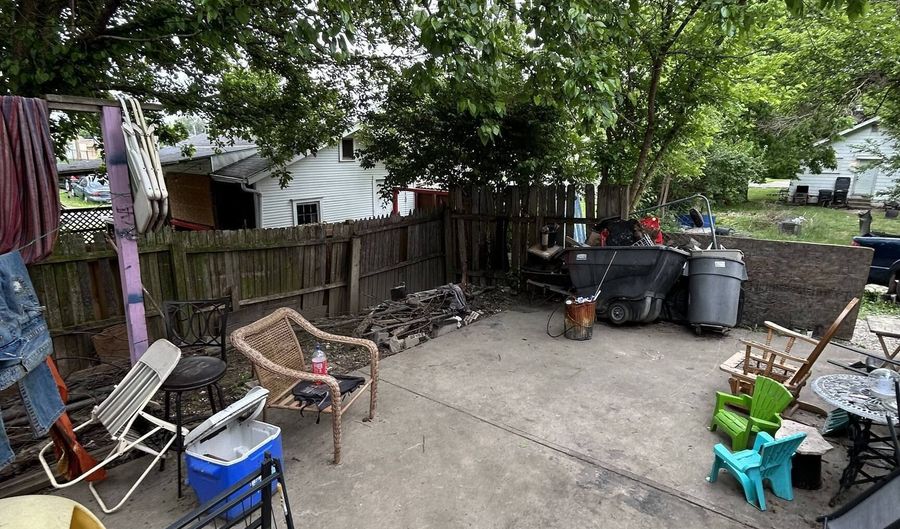 2627 Lincoln St, Anderson, IN 46016 - 3 Beds, 2 Bath