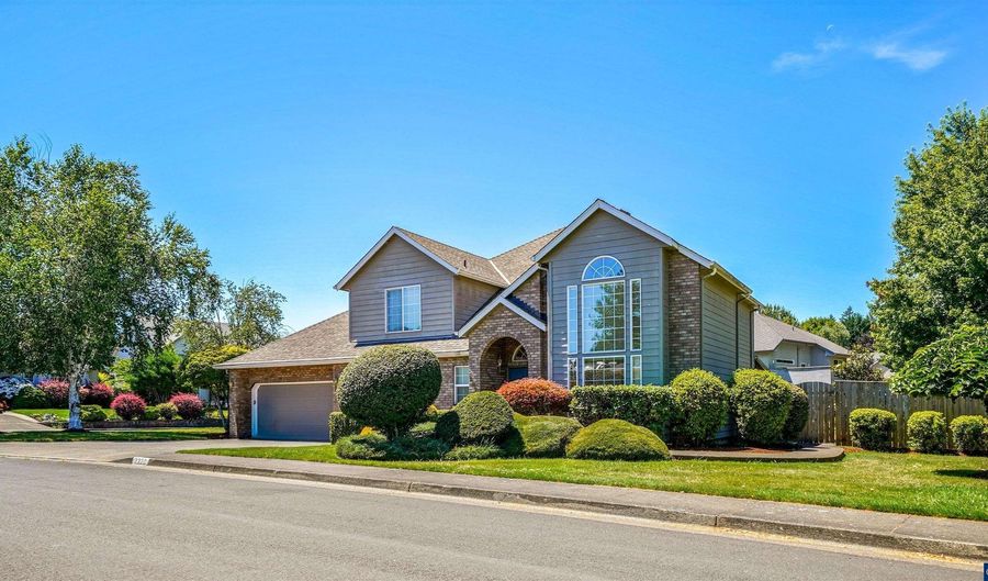 2220 Park Ter NW, Albany, OR 97321 - 4 Beds, 3 Bath