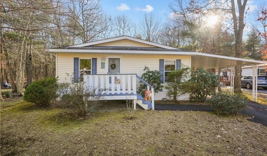 16 Giovanni-Rose Ct, Coventry, RI 02816 - 2 Beds, 2 Bath