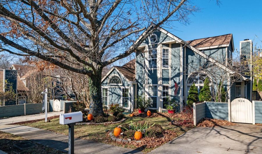 926 YACHTSMAN Way, Annapolis, MD 21403 - 2 Beds, 2 Bath