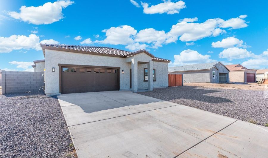 14675 S PADRES Rd, Arizona City, AZ 85123 - 4 Beds, 3 Bath