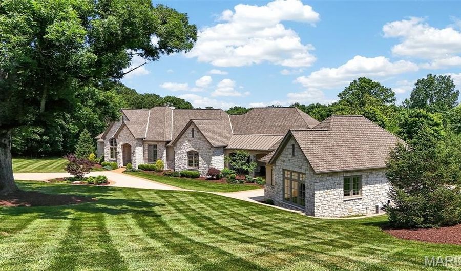 262 Dietrich Rd, Ballwin, MO 63021 - 5 Beds, 8 Bath