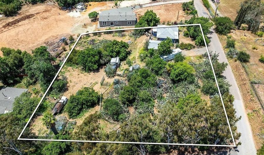 2163 Gracey Ln, Fallbrook, CA 92028 - 2 Beds, 1 Bath