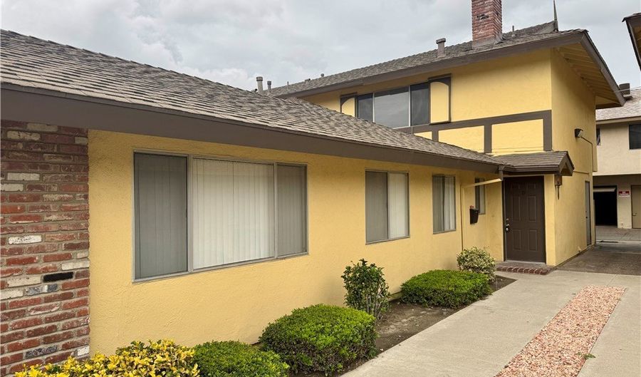 1683 W Cindy Ln D, Anaheim, CA 92802 - 2 Beds, 2 Bath