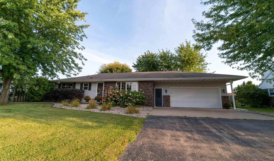 W2301 BLOCK Road, Appleton, WI 54915 - 3 Beds, 2 Bath