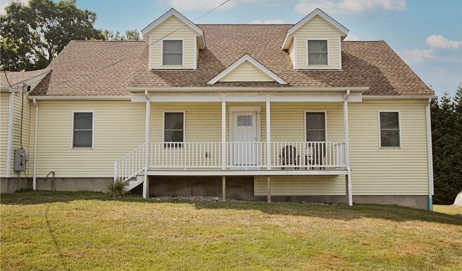 51 Newport Ave, Middletown, RI 02842 - 4 Beds, 3 Bath