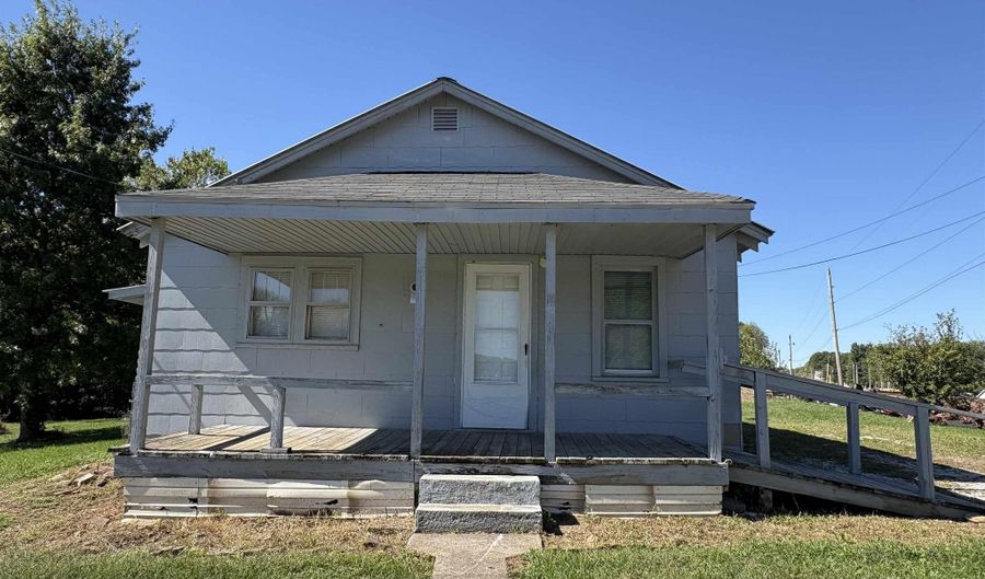 31 W First St, Birdseye, IN 47513 - 2 Beds, 1 Bath