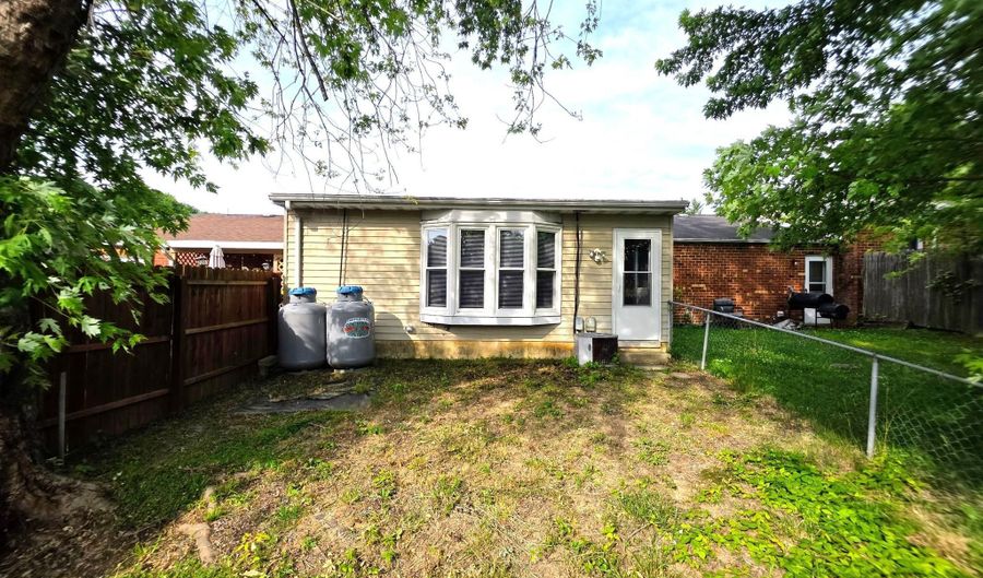 649 WALDEN Ct, Bear, DE 19701 - 2 Beds, 1 Bath