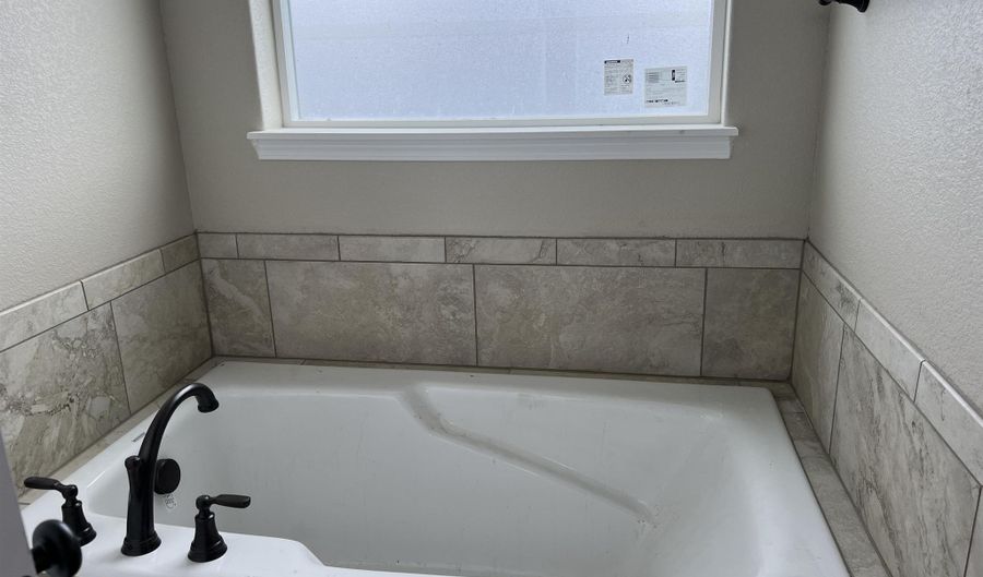 3320 THOMAS Rd, Cheyenne, WY 82009 - 3 Beds, 2 Bath