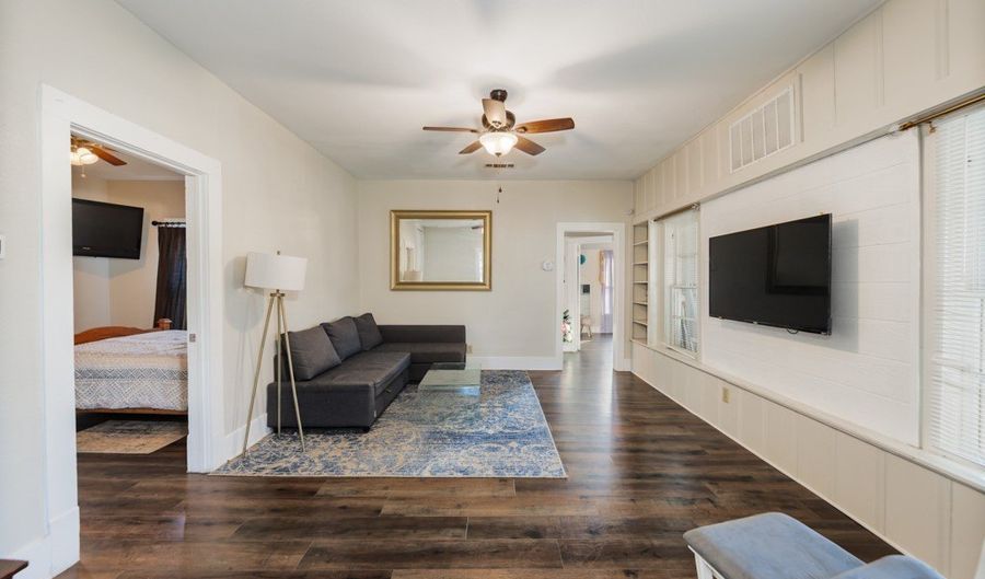 517 W Lamar St, Alvord, TX 76225 - 4 Beds, 2 Bath
