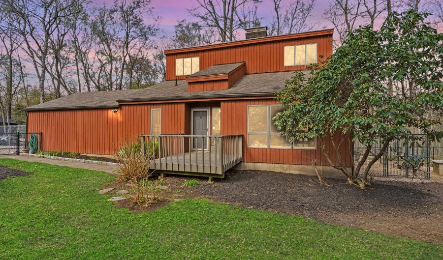 283 Main St S, Bethlehem, CT 06751 - 3 Beds, 2 Bath