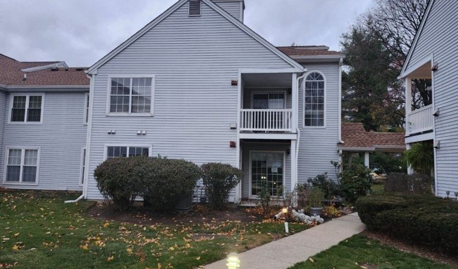 5 Homestead Ln 5, Bayonne, NJ 07035 - 2 Beds, 2 Bath