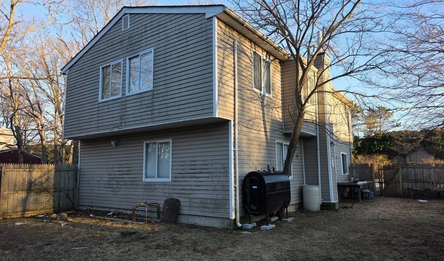 717 Expressway Dr N, Medford, NY 11763 - 5 Beds, 2 Bath