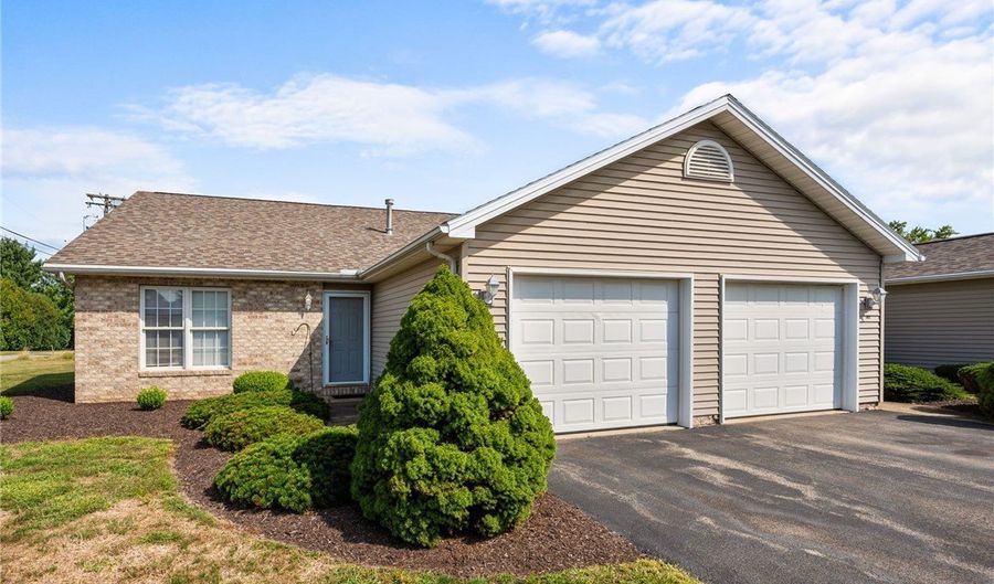 232 Bayview Dr, Cortland, OH 44410 - 2 Beds, 1 Bath