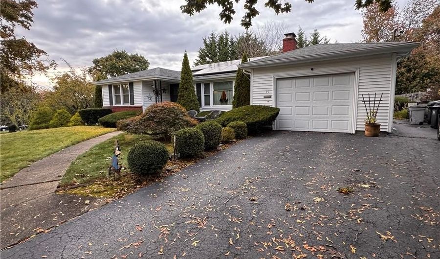 91 Ridgeway Rd, Cranston, RI 02920 - 3 Beds, 2 Bath