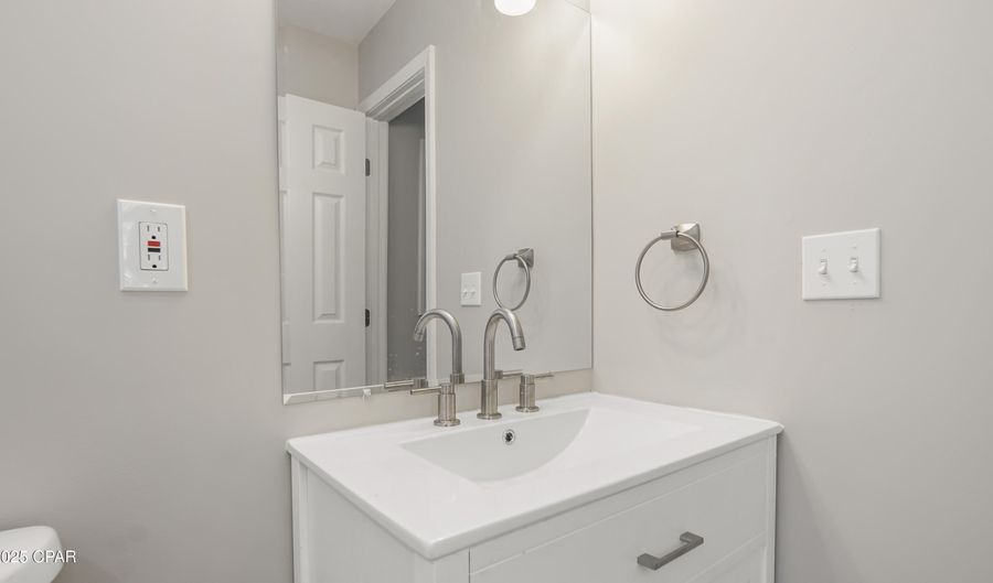 53 Bayshore Dr, Apalachicola, FL 32320 - 3 Beds, 2 Bath